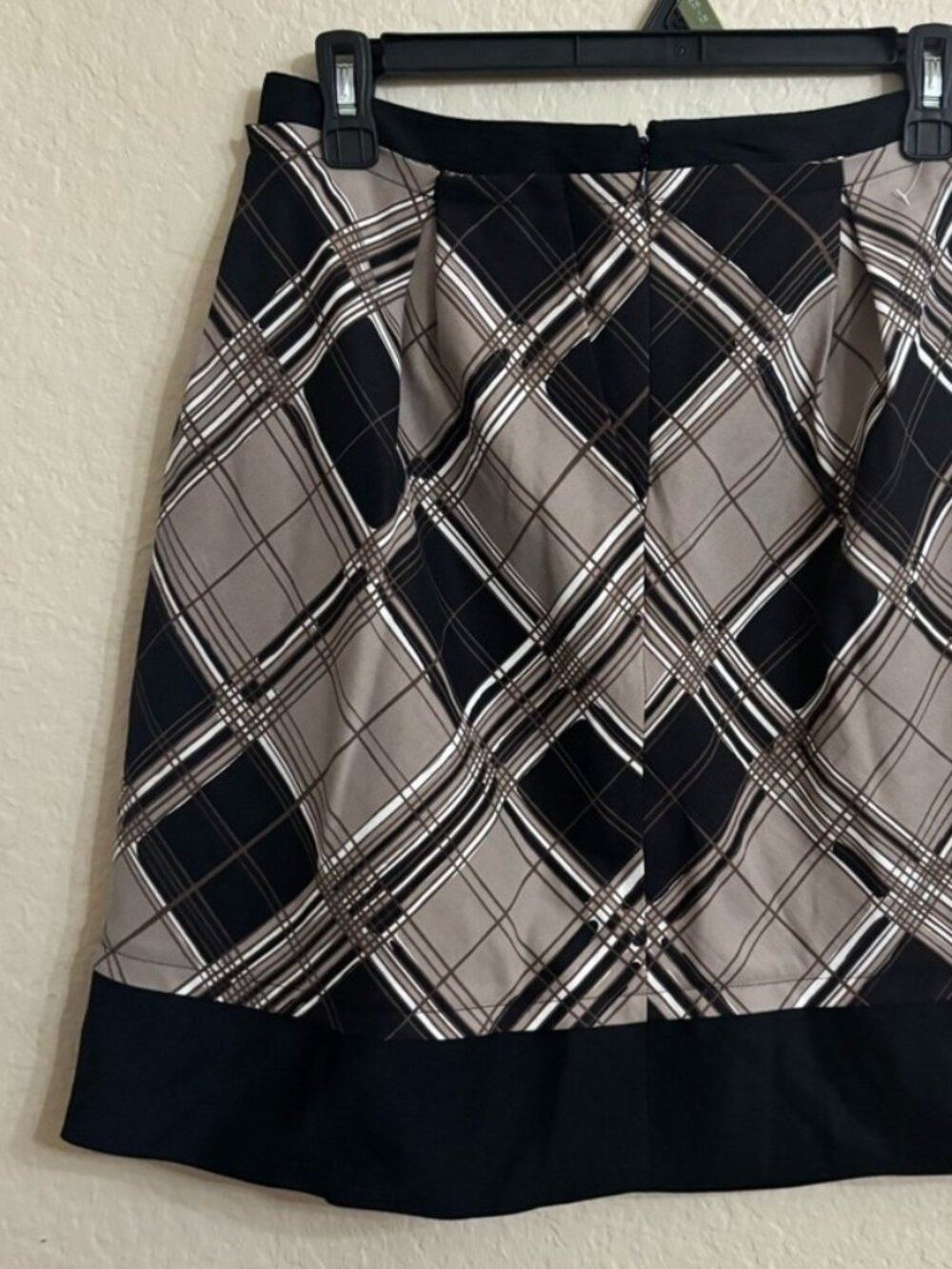 Women's Skirt - Picture 3 of 3